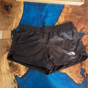 Women’s the north face shorts size medium brand new with tags